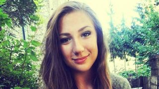 Alexandra Ioana, o tanara de 22 de ani din Iasi, vrea sa traiasca dupa ce o boala cumplita a pus stapanire pe corpul ei - Drama ei e uriasa - Uite cum o poti ajuta sa traiasca