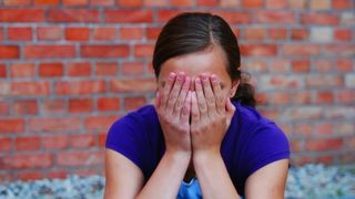 Caz revoltator - Un politist din Romania a intretinut relatii sexuale cu o pustoaica de 16 ani, sechestrata de niste chinezi - "Era cu nadragii in vine si mi-a spus ca ma amendeaza pentru ca am facut sex cu el" - Dosarul care scandalizeaza Romania