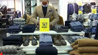 Dupa luna cadourilor, acum traversam perioada in care suntem nevoiti sa strangem serios cureaua. Degeaba se bat magazinele in reduceri si promotii, prin portofelele romanilor bate vantul!