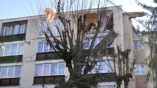 O batrana din Campulung s-a aruncat de la etaj chiar de ziua ei