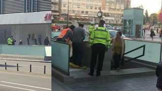 O femeie din Valcea a avut parte de o moarte cumplita! Si-a prins esarfa in scara rulanta si a murit sugrumata