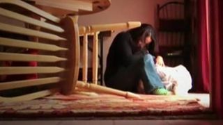 Sotia unui maior sibian, victima a violentei in familie, ironizata de politisti: "Au inceput sa rada si mi-au spus ca pana nu ma omoara, nu pot intra in casa"