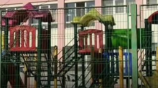 Alarmant! In gradinitele si in scolile din Capitala se poate intra ca-ntr-un sat fara caini. Persoane periculoase pot intra nestingherite, fara sa fie oprite de personalul de paza