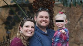 A sarutat-o pe frunte, apoi i-a taiat gatul fara sa clipeasca. Mama a doua fetite a platit scump faptul ca a descoperit secretul oribil al sotului sau