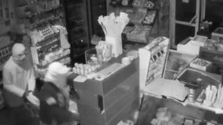 Un primar din Timis, pradat de hoti. Au patruns in magazinul edilului si au facut prapad &ndash; Prejudiciul l-a lasat pe pagubit cu ochii in lacrimi