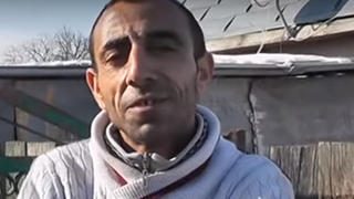 Strugurel Stanescu, romanul care primeste 4000 de lei pe luna ca sa stea degeaba. "Am zece copii. Mai crestem un purcel, altceva ce sa fac?" Si asta nu e tot. Vezi ce mai primeste numeroasa familie de la stat