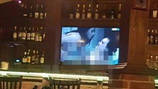 Au mers sa serveasca masa la restaurant, dar nu se asteptau sa vada asa ceva! &ldquo;Erau si copii de fata&rdquo;