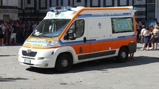 Atac rasist fara precedent in Italia! Un barbat a deschis focul asupra trecatorilor intr-un oras din centrul tarii!