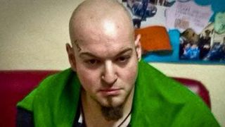 "Biblia" nazistilor si numeroase reviste despre fascism gasite in casa autorului atacului rasist din Italia!