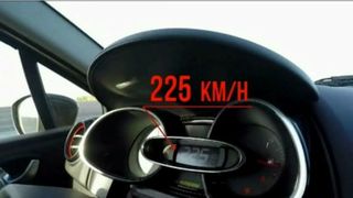 Drumurile publice au ajuns adevarate circuite de curse pentru teribilisti! Tinerii soferi n-au pic de rspect pentru lege!