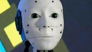 Robotii au inceput sa ne inlocuiasca! O cafenea din Tokyo a renuntat la chelneri si foloseste roboti!