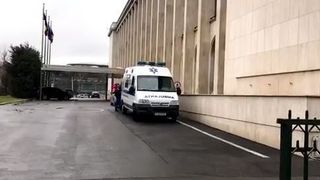 Panica la Palatul Victoria! A fost scos pe targa din Guvern! Ce s-a intamplat