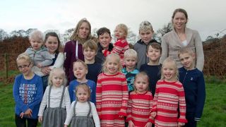 Nu se pot opri din facut copii dintr-un motiv halucinant! Cele doua surori au fiecare cate 8 copii si o sa ai un soc cand vei afla cine este tatal acestora