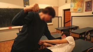 Un elev din Constanta a fost batut atat de tare de catre un coleg incat a ramas fara un testicul
