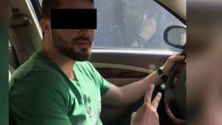 Uluitor! Gardianul care a vrut sa-si omoare bunicul s-ar fi inspirat dintr-un film thriller! Fusese trimis acasa de la Poarta Alba fiindca si-a injurat seful si colegii si a spart televizoare din inchisoare