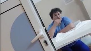 Cum vor fi pedepsite infirmierele care mancau seminte langa un pacient cu arsuri grave, la Spitalul de Urgenta din Vaslui