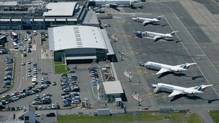 Stare de alerta! Un aeroport din Londra a fost inchis dupa descoperirea unei bombe