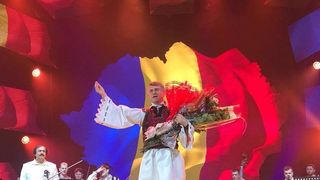 El este singurul preot care ii este alaturi lui Cristian Pomohaci! Iulian Budescu ocupa o functie importanta in Episcopia Basarabiei si nu s-a temut sa se afiseze alaturi de preotul caterisit de Biserica Ortodoxa Romana!