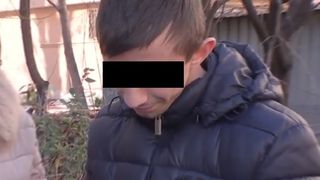 Ana-Maria si Gabriel au ramas singuri pe lume si, in loc sa fie ajutati de fratele vitreg, cei doi au fost batuti si jefuiti &ndash; Copiii sustin ca agresorul ar fi fost ajutat de un om al legii