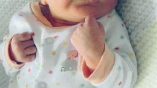 A continuat s-o faca pana cand n-a mai respirat! Si-a omorat bebelusul cu sange rece, dar n-a vrut sa recunoasca! Cand a fost intrebata daca si-a omorat copilul, femeia a zambit larg