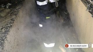 Incendiu intr-un bloc din Capitala. O femeie a ramas blocata pe balcon