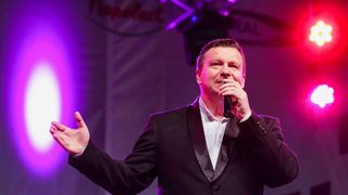 Ea ar fi femeia care i-a furat mintile lui Aurel Tamas! Cantaretul a spus ca nu divorteaza, dar apropiatii sustin ca e indragostit lulea de Eliza