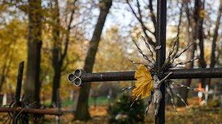 O femeie din Barlad si-a declarat sotul mort pentru a se casatori cu un alt barbat! Sotul "mort" se lupta acum sa-si recapete identitatea!