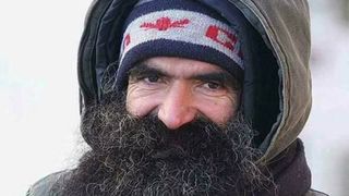 Arpad, timisoreanul care locuia pe strazi, dar care acum un an s-a angajat are probleme cu ANAF-ul. I-au pus porprie pe salariu, imediat cum au vazut ca munceste - E incredibil ce pateste saracul om si ce datorii uriase are