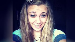 O tanara in varsta de 20 de ani si-a scos singura ochii dupa ce s-a drogat!