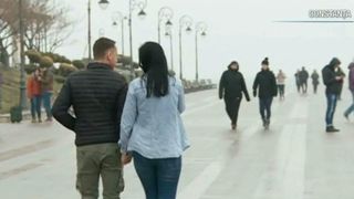 Vraja marii i-a adus aproape! Zeci de cupluri au petrecut ziua de Dragobete pe malul marii!