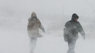 Cod portocaliu de ger, ninsori si viscol in Bucuresti si alte 12 judete! Scolile sunt inchise, iar zeci de trenuri au fost anulate