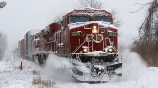 Un tren pe ruta Alexandria – Zimnicea s-a dezintegrat. Calatorii au inghetat de frig
