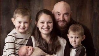 Urmau sa devina parinti pentru a patra oara, cand un eveniment tragic le-a curmat viata! Abia cand politistii au gasit telefonul mobil, au inteles ce s-a intamplat de fapt