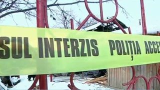 O mama a ars impreuna cu copilasul ei de 3 ani dupa ce flacarile au prapadit o casa din Targu Ocna! Anchetatorii cred ca in spatele incendiului se ascunde o crima!