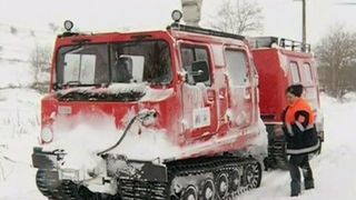 Senilatele au iesit din garaje pentru a salva oamenii din calea gerului! Din pacate, pentru unii a fost prea tarziu!