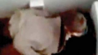 Doi elevi din Botosani, surprinsi in timp ce intretineau relatii sexuale orale in baia scolii