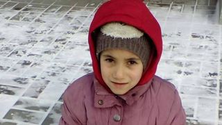 O fetita de numai 10 ani, obligata de propria mama sa cerseasca la -10 grade. Politia din Vaslui nu a vrut sa intervina