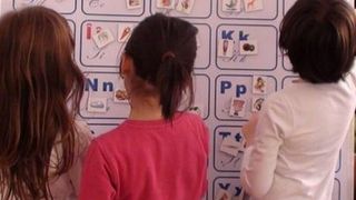 Scandal sexual la o Scoala Generala din Alba. Un profesor de sport, acuzat ca le atinge indecent pe fetitele de clasa a VI-a. Micutele sunt ingrozite si nu mai vor sa mearga la scoala