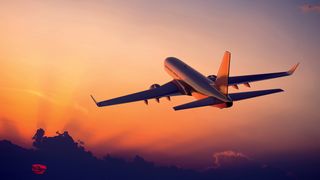 Un avion plin cu romani a revenit, de urgenta, pe aeroport din cauza unor probleme tehnice