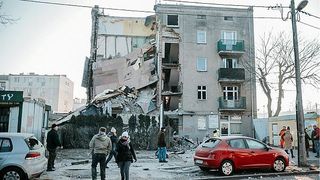 Explozie puternica intr-un bloc din vestul tarii! Patru persoane au murit, iar alte 20 au fost ranite!