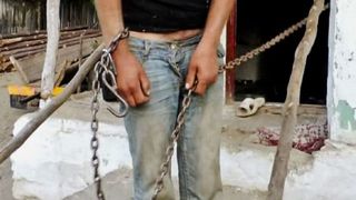 Un tanar de 19 ani din judetul Iasi, gasit spanzurat. Mama baiatului s-a sinucis si ea tot prin spanzurare