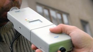 Un angajat al serviciului de inmatriculari, prins beat la volan! Barbatul nici n-a avut puterea sa sufle in etilotest!