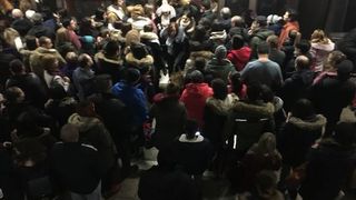 Aglomeratie de nedescris la metrou. Explicatia Metrorex: Un tren a avut probleme tehnice la usi