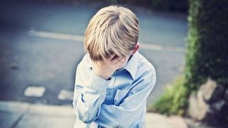 Un barbat infectat cu HIV din Iasi a fost prins de autoritati! Pedofilul ar fi racolat baieti cu varste intre 8 si 12 ani si ar fi produs materiale pornografice cu ei