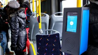 O pensionara din Cluj refuza cardul gratuit de transport din motive religioase