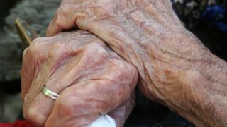 Revoltator! In loc de flori, o batranica de 87 de ani a "primit" un viol chiar de Ziua Femeii! Cine este agresorul