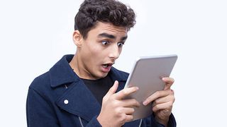 Un adolescent din Ploiesti si-a vazut mama intretinand relatii intime cu un alt barbat decat tatal sau ! Ce a urmat!