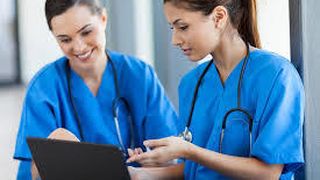 Scandal incredibil la un spital de psihiatrie! Doua asistente, acuzate ca au intretinut relatii intime cu pacientii