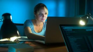 O femeie din Iasi, obligata sa-i plateasca daune morale fostului sot, dupa ce acesta a aflat de pe Facebook ca a fost inselat si parasit