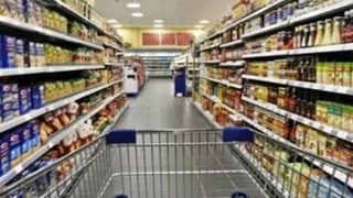 Gafa angajatilor unui supermarket din Capitala. Clientii s-au amuzat copios cand au descoperit greseala